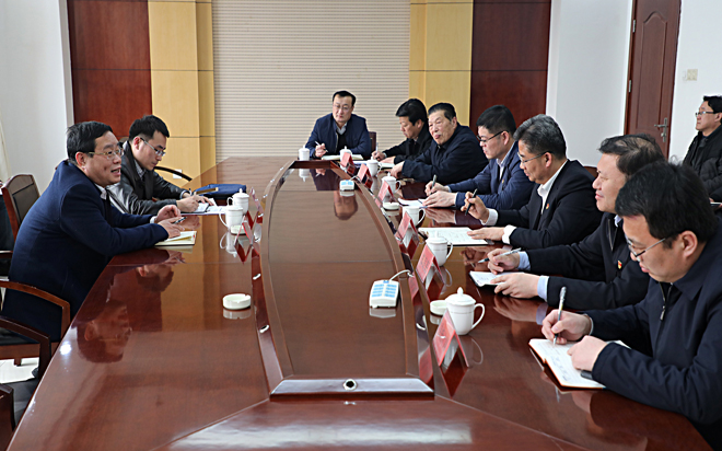 市科技局局長(zhǎng)于秀棟(左一)一行來我公司調(diào)研企業(yè)研發(fā)投入統(tǒng)計(jì)工作和科技政策落地落實(shí)情況。.jpg 市科技局局長(zhǎng)于秀棟(左一)一行來我公司調(diào)研企業(yè)研發(fā)投入統(tǒng)計(jì)工作和科技政策落地落實(shí)情況。.jpg
